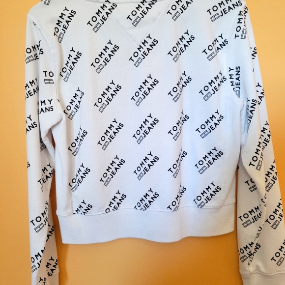 Tommy Jeans Women's Cropped Sweatshirt Long Sleeve Round Neck - Picture 10 of 11